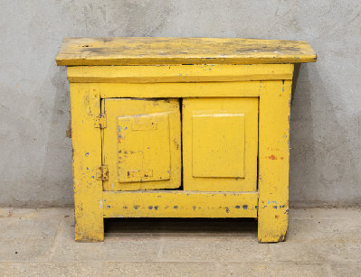 Старинная деревенская тумба