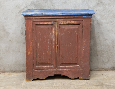 Старинная деревенская тумба