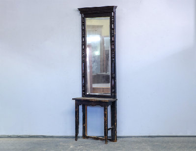 Старинное зеркало с консолью