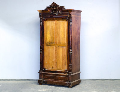 Антикварный бельевой шкаф 19 века