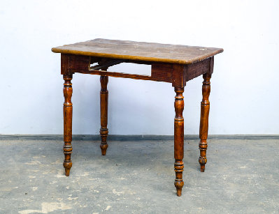 Старинный приставной столик