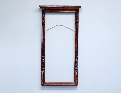 Старинное настенное зеркало