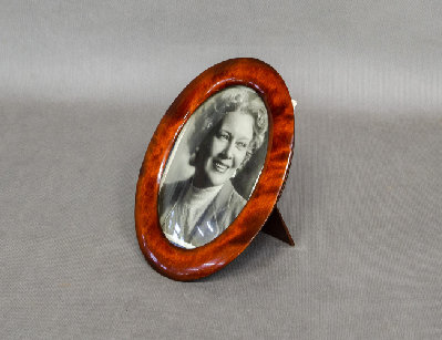 Старинная овальная рамка для фото