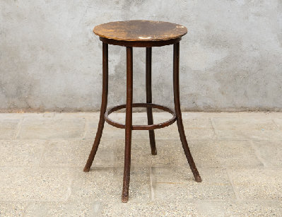 Старинный круглый столик