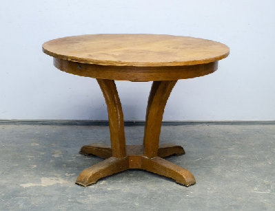 Старинный круглый обеденный стол