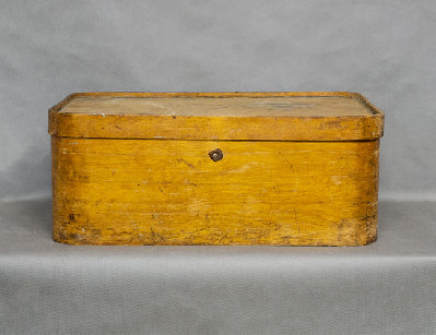 Старинная коробка для платьев