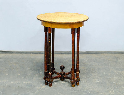 Старинный чайный столик