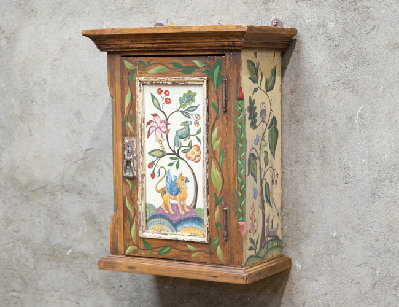 Старинная аптечка с росписью