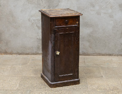 Старинная тумба