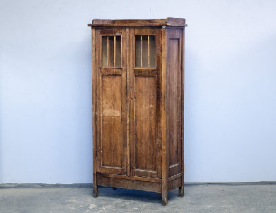 Старинный кабинетный книжный шкаф