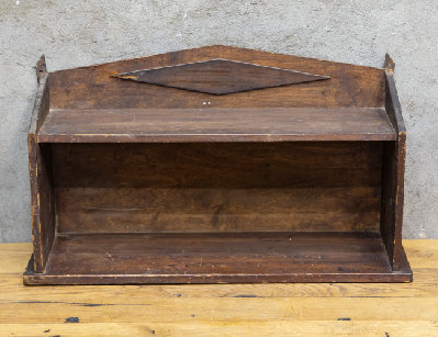 Старинная навесная полка