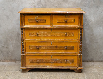 Старинный комод