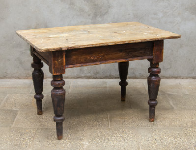 Старинный деревенский стол