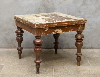 Старинный обеденный стол