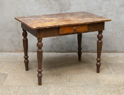 Старинный деревенский стол