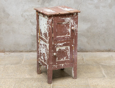 Старинная деревенская тумба