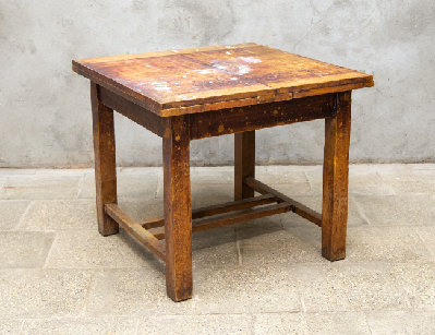 Старинный обеденный стол