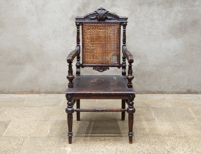 Антикварное дубовое кресло 19 века