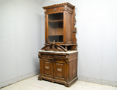 Антикварный ореховый буфет