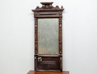 Старинное настенное зеркало