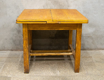 Старинный раскладной обеденный стол