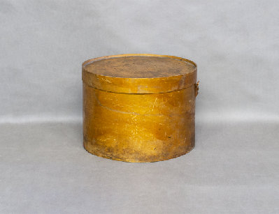 Старинная шляпная коробка