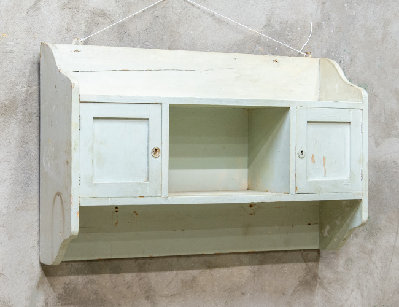 Старинная навесная полка