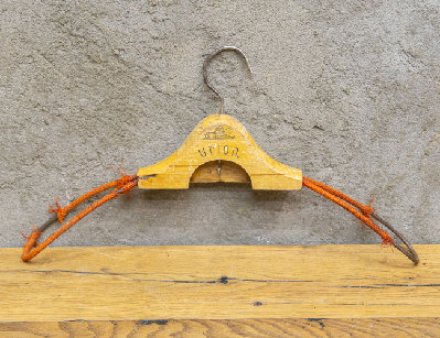 Старинные плечики для одежды Urion