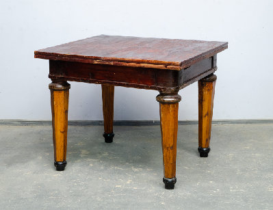 Старинный обеденный стол