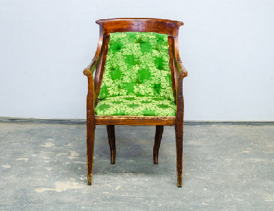 Антикварное кресло