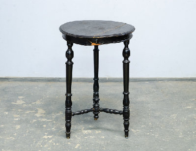 Антикварный столик 19 века