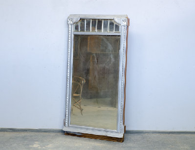 Старинное настенное зеркало