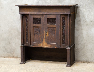 Старинный дубовый верх буфета