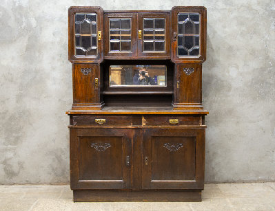 Старинный дубовый буфет в стиле модерн