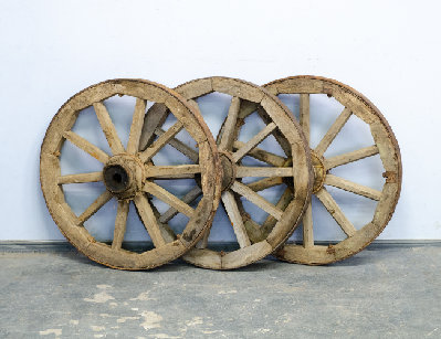 Старинные колёса от телеги