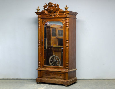 Антикварный ореховый бельевой шкаф 19 века