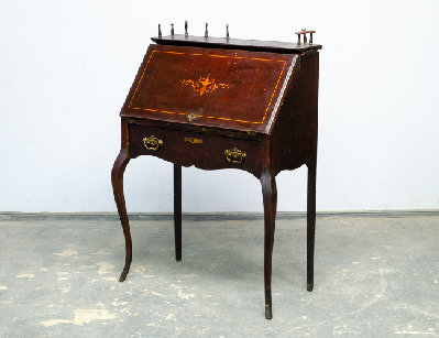 Старинное бюро с маркетри