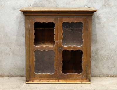 Верх от старинного деревенского буфета