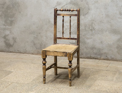 Старинный деревенский стул