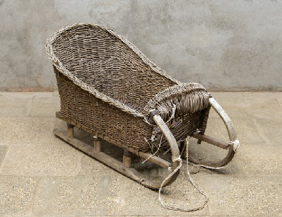 Старинные плетёные сани