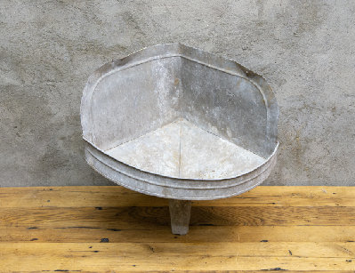 Старинный угловой умывальник