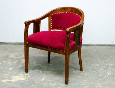 Антикварное кресло красного дерева