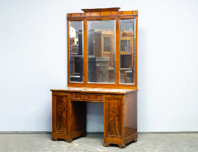 Старинный туалетный стол