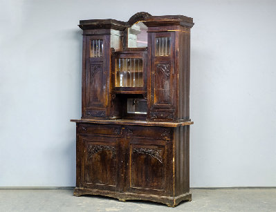 Дубовый буфет в стиле модерн