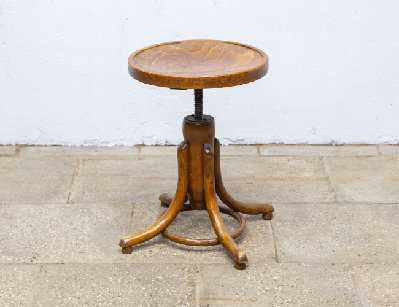 Старинный винтовой табурет