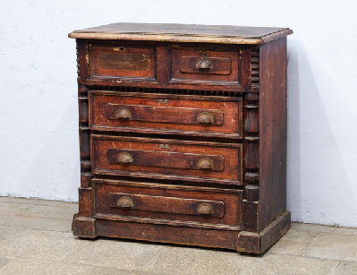 Старинный комод