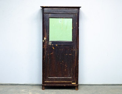 Старинный кабинетный шкаф