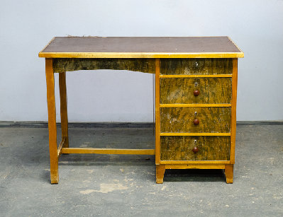 Старинный письменный стол