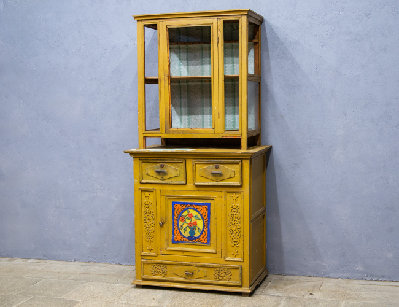 Старинная деревенская посудная горка