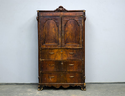 Антикварный шкаф-монашка 19 века